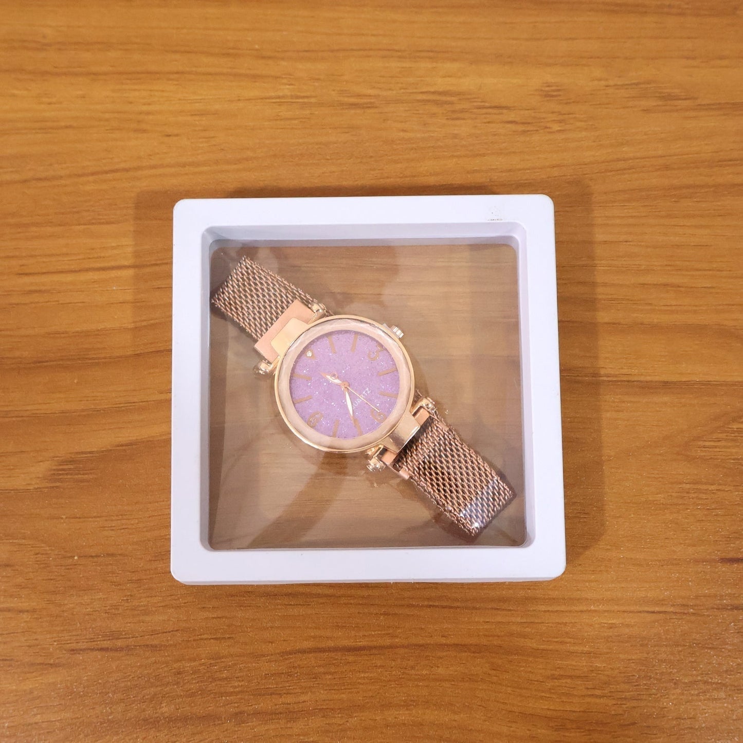 Elegant WomenÕs Analog Wrist Watch with Display Box