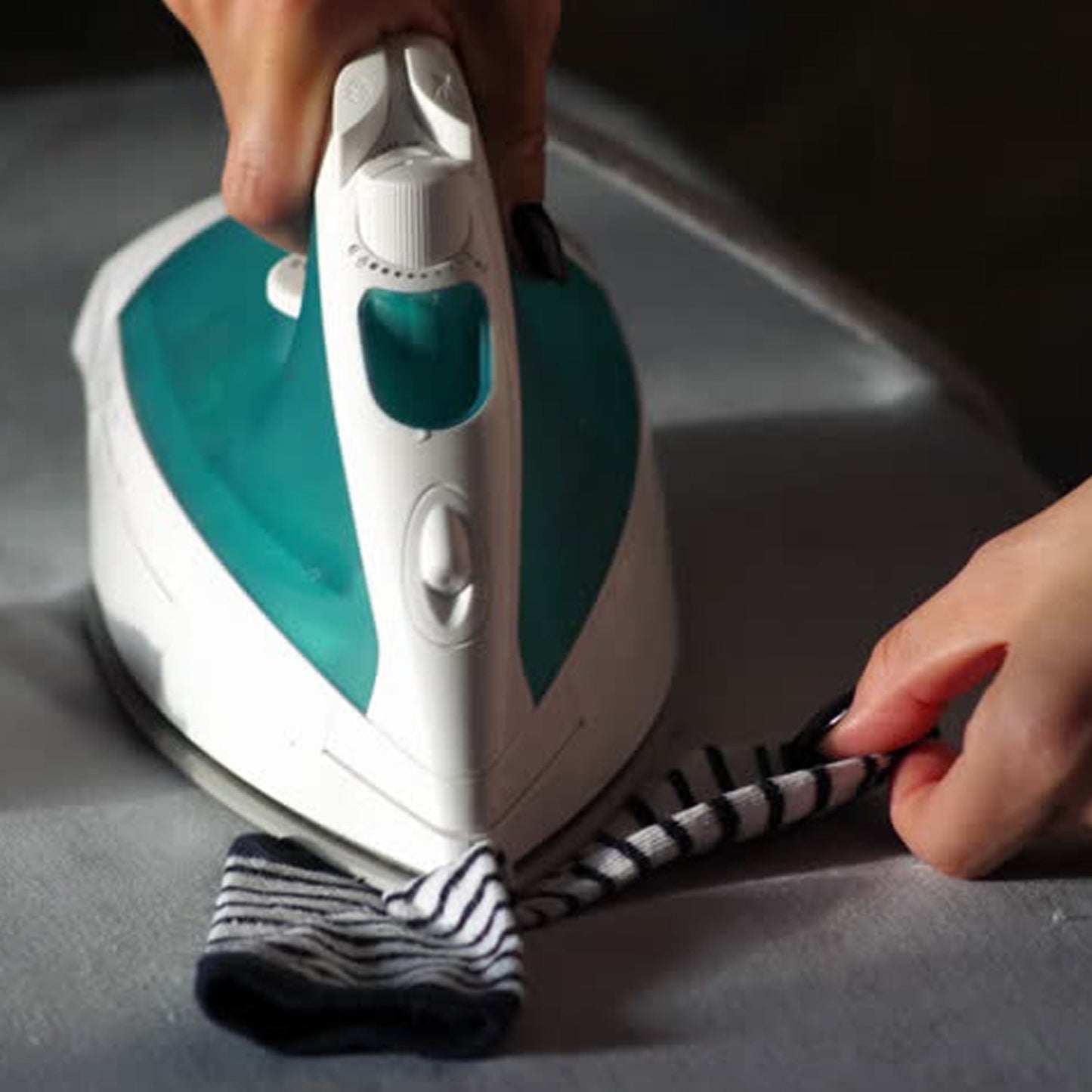 Port Small Ironing Pad used in all households and iron shops for ironing clothes and fabrics etc.