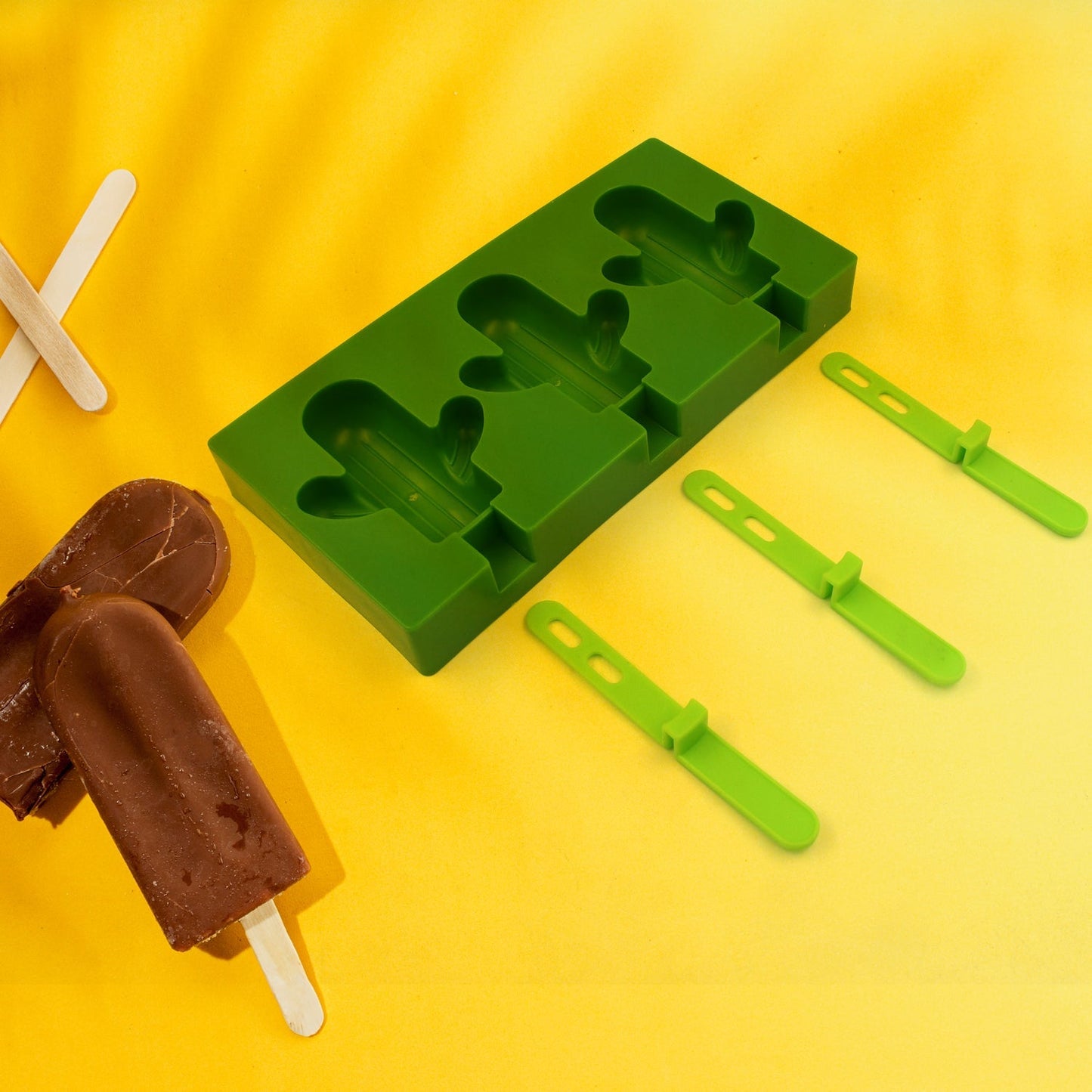 Ice Cream Mould sicle Mold, Cactus Shape Ice Molds Homemade sicle for DIY Ice sicle, 3-Cavity Summer Food Kitchen Tools (1 Pc)