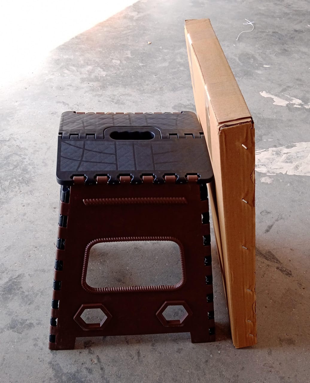 1pc 18inch Folding Stool Adults and Kids, Also For Kitchen Stepping With (Brown Box)