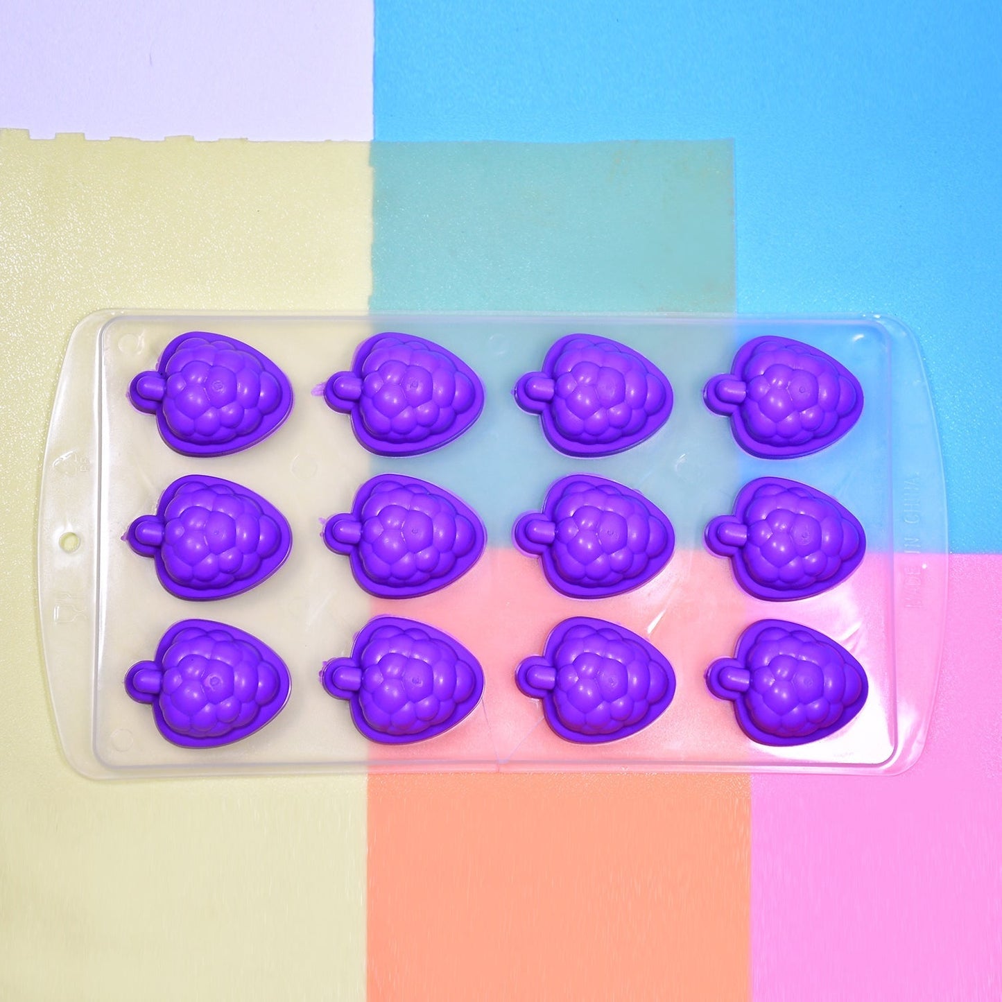 Mix design Ice Trays for Freezer with Easy to Release Flexible Silicone shape ice cavity.