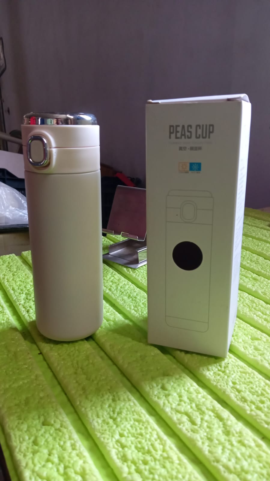 Smart Vacuum Insulated Water Bottle with LED Temperature Display, Cold & Hot | Leak Proof | Office Bottle | Gym | Home | Kitchen | Hiking | Trekking | Travel Bottle (Mix Color & Design / 420 ML)