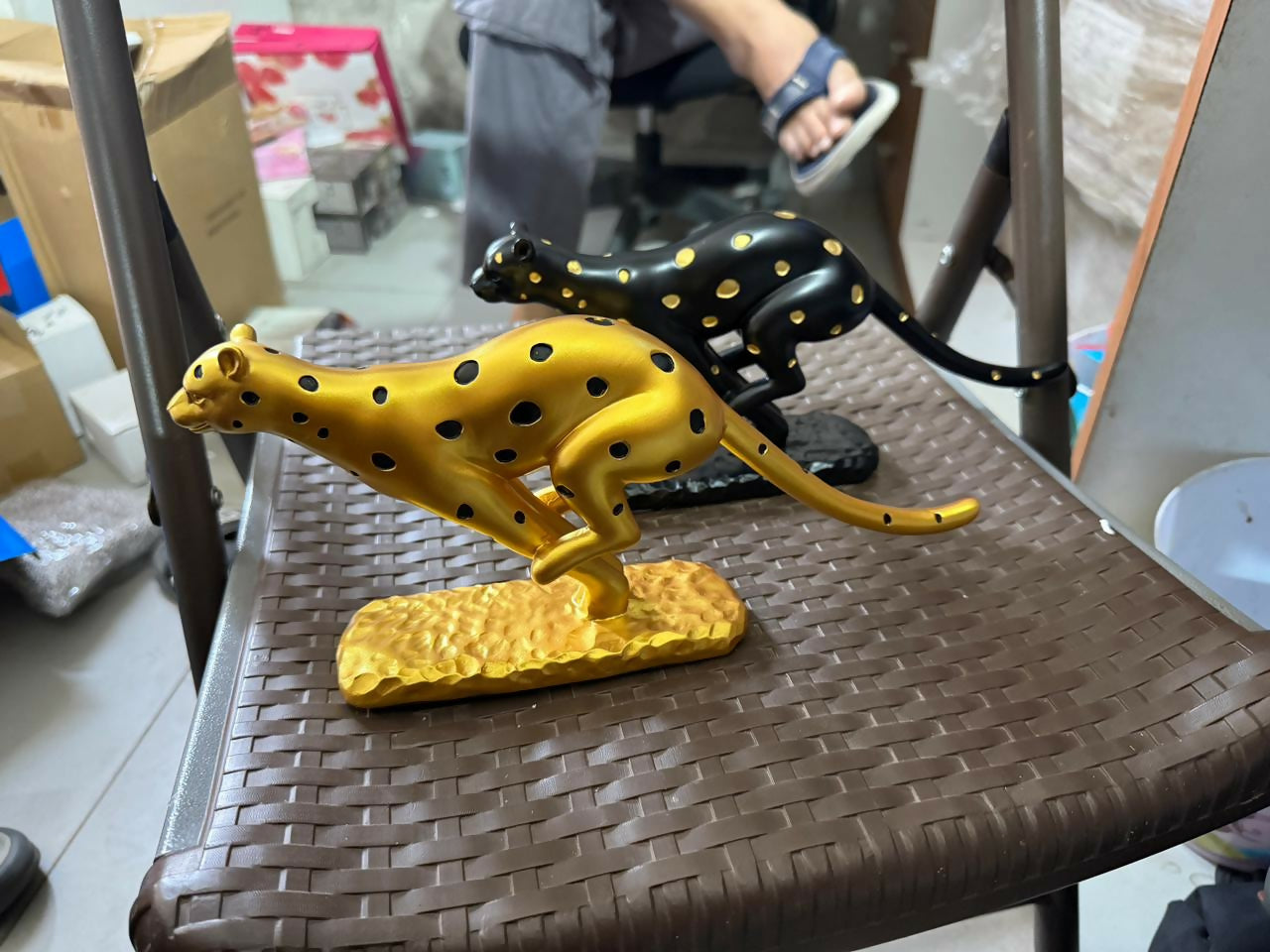 Running Leopard Showpiece Statue for Home Decor Tabletop
