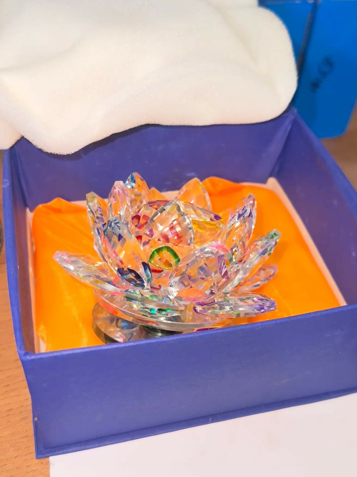 Crystal Lotus Decorative Showpiece with Multicolor Light Reflection