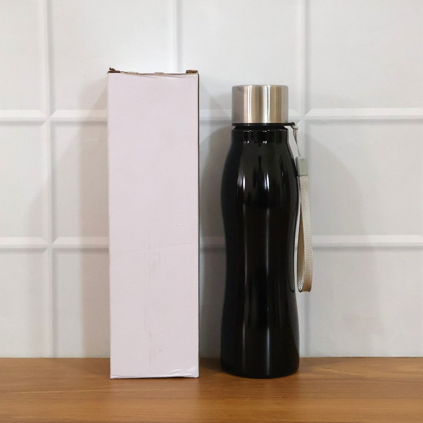 Stainless Steel Water Bottle with Carry Strap 600 ML