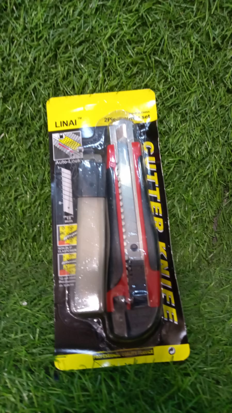 Heavy Duty 18mm Cutter Knife Set with Extra Blades for Office & Home