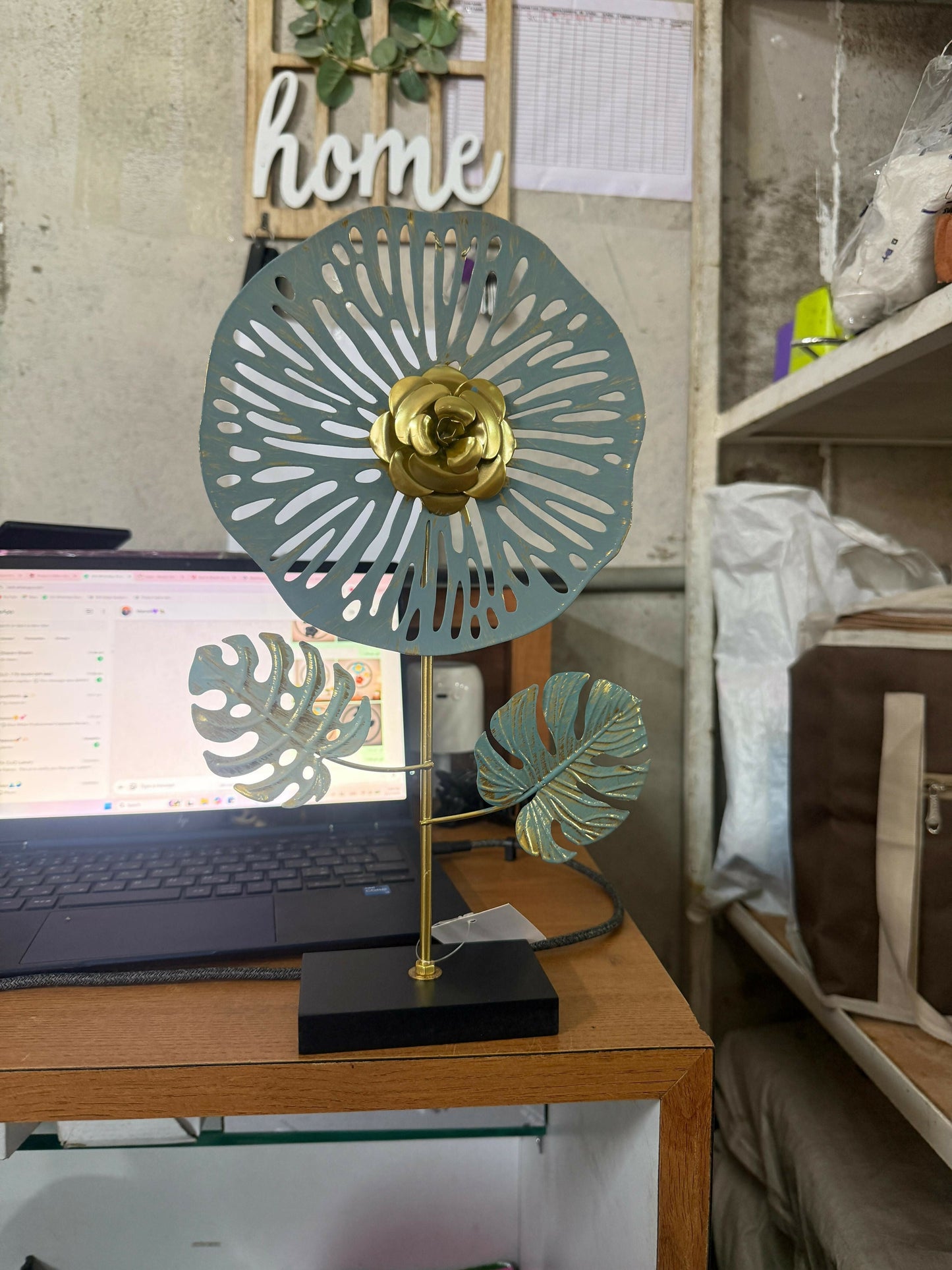 Modern Metal Flower Table Decor Showpiece for Home and Office