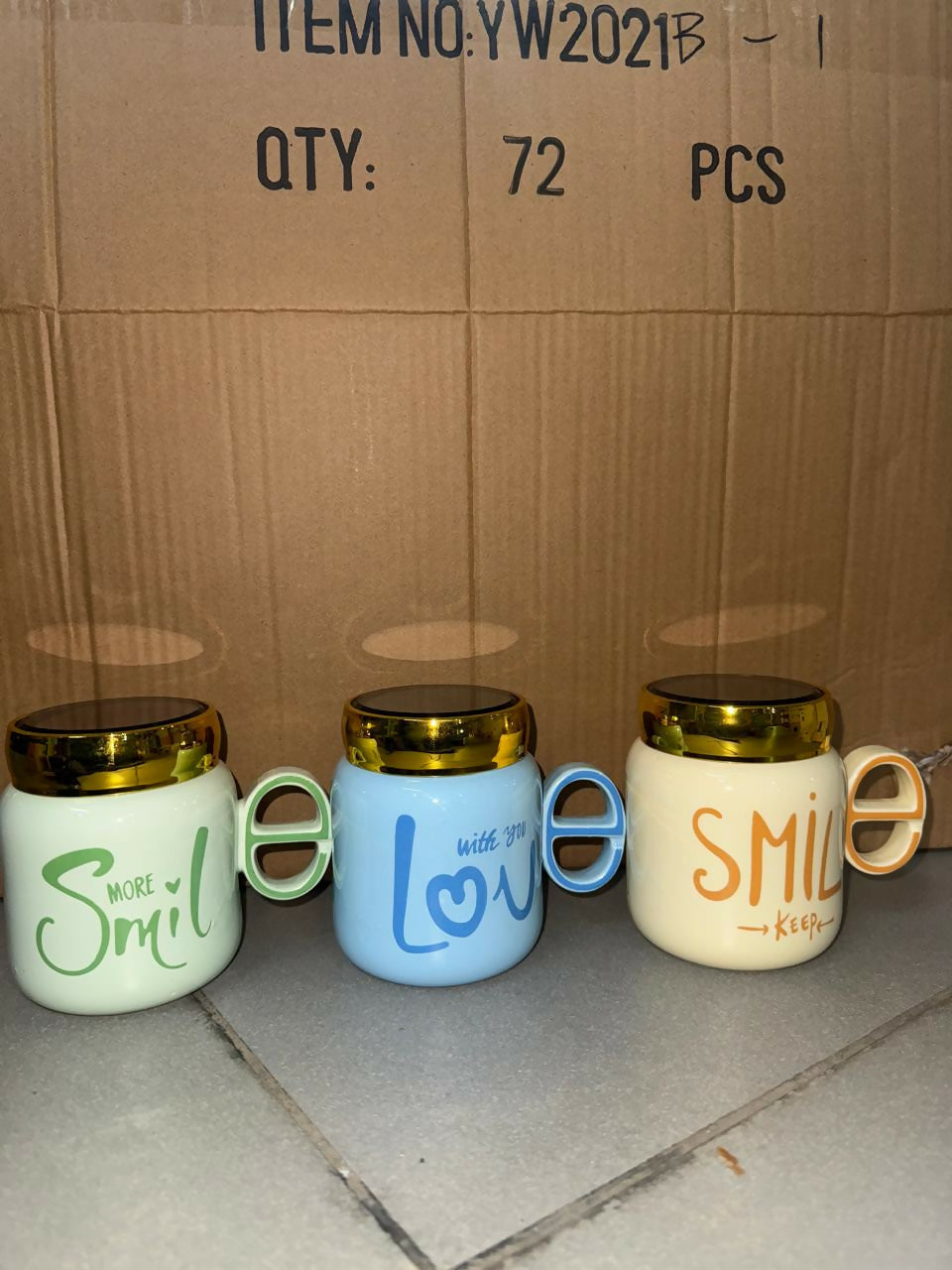 Premium Ceramic Coffee Mug with Golden Lid & Stylish Handle â€“ Insulated Drinkware Cup for Tea, Coffee, Milk & Office Use | Leak-Resistant Lid | Cute Printed Design | Ideal Gift for Birthday, Couples, Friends & Home DÃ©cor (Pack of 1)