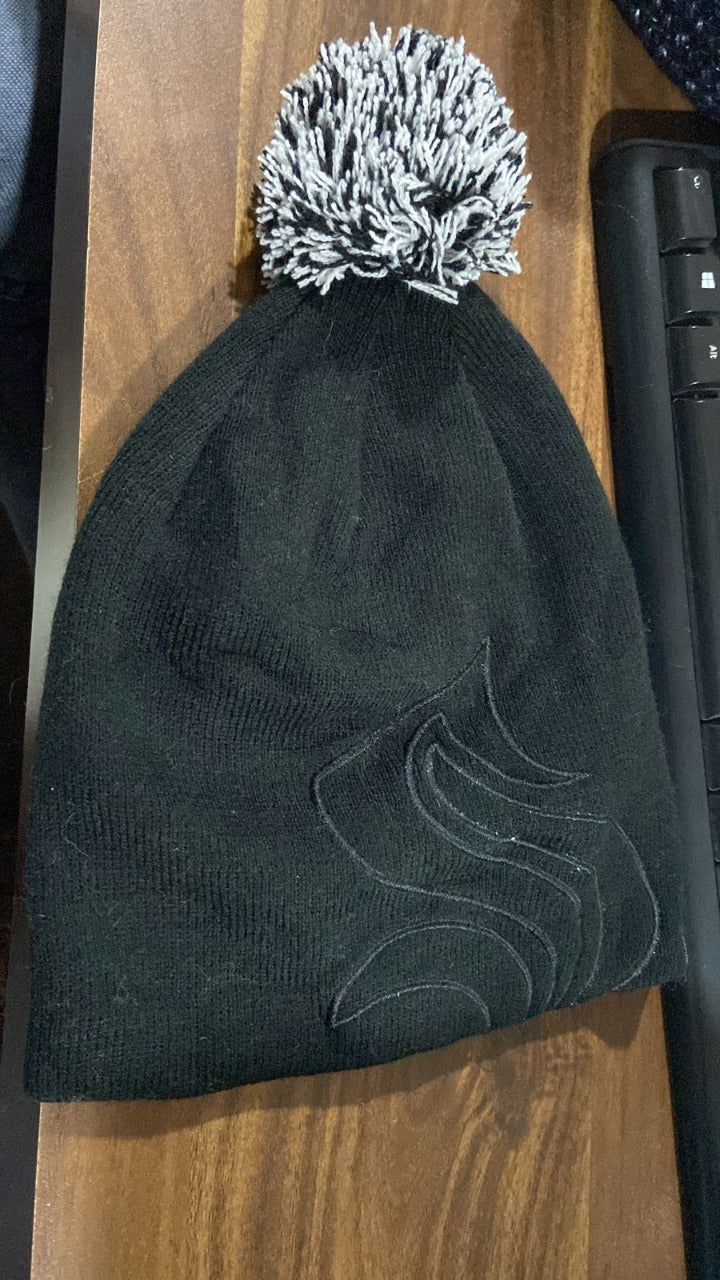 Men's and Women's Skull Slouchy Winter Woolen Knitted Black Inside Fur Beanie Cap.
