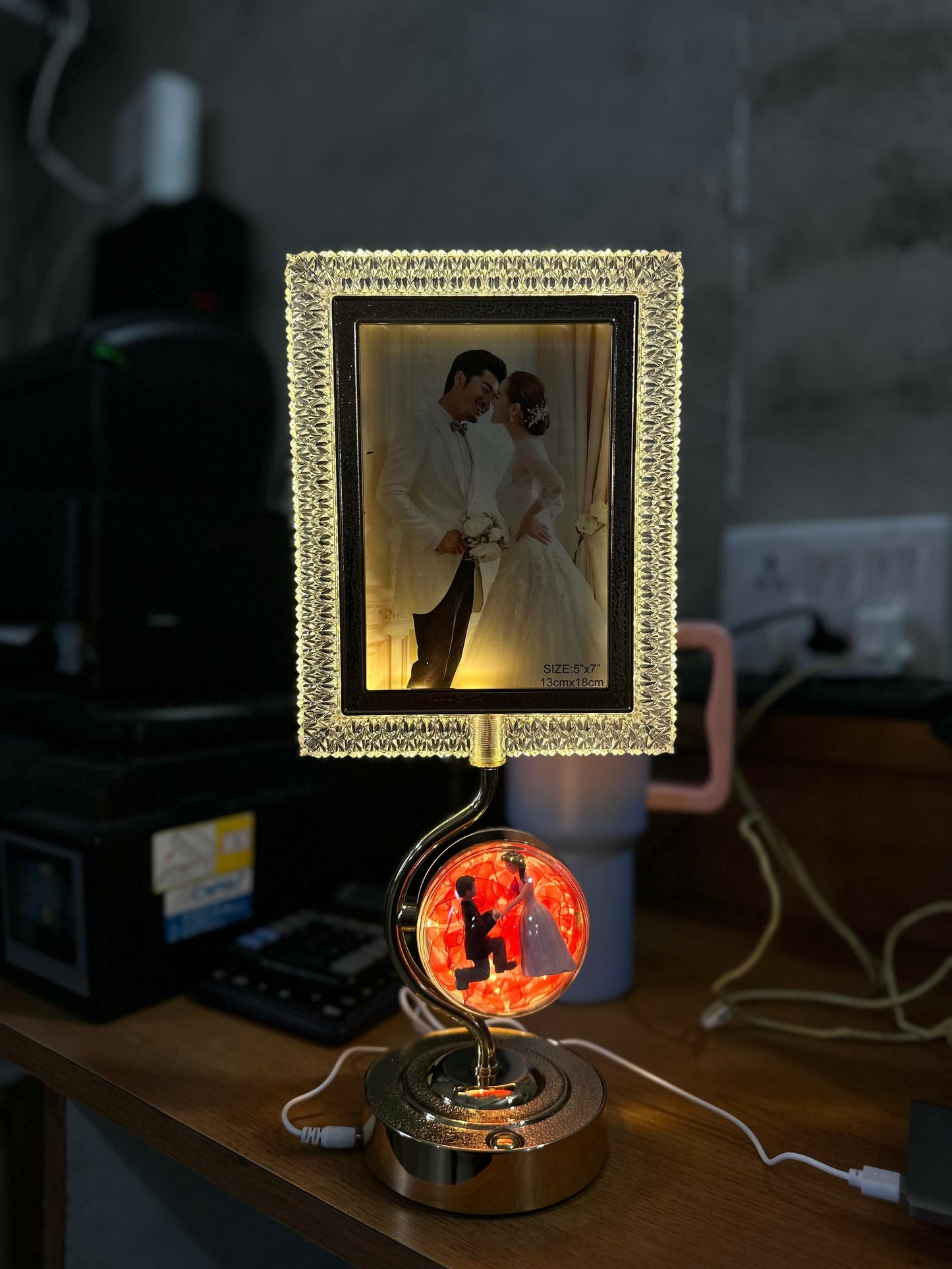 LED Photo Frame Lamp with 3 Lighting Modes & Romantic Couple Base