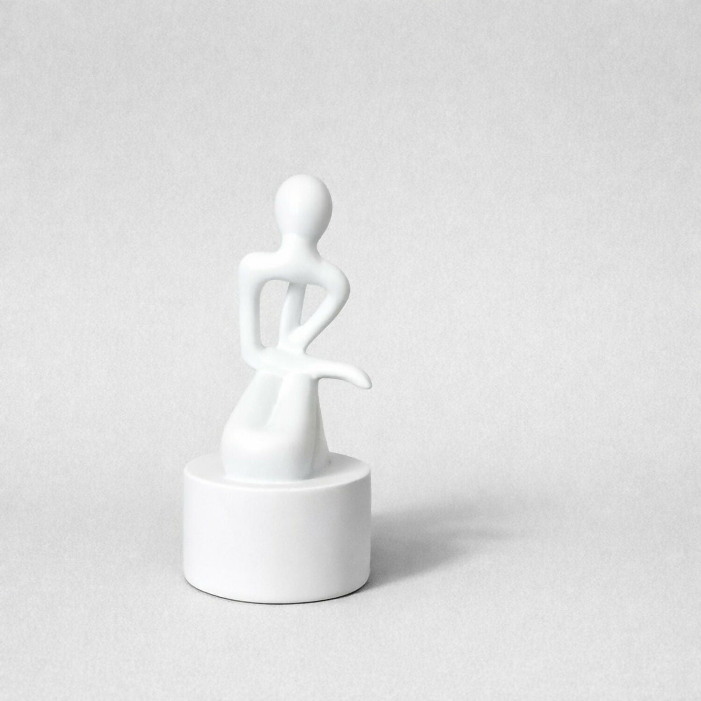 Abstract Thinking Man poly-resin Sculpture Modern White Showpiece for Home Decor